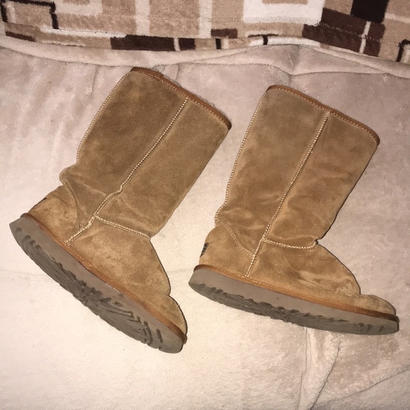 Ugg Australia Tan boots size 8 damaged 💗 - Picture 2 of 10